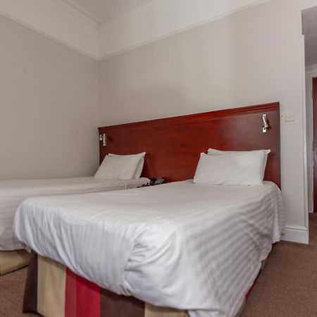 Kensington Hotel Ландъндо Екстериор снимка
