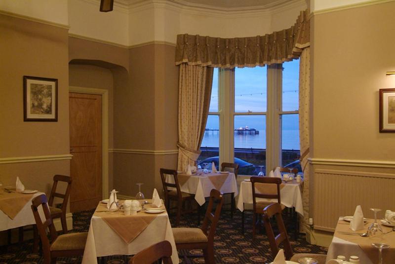 Kensington Hotel Ландъндо Екстериор снимка