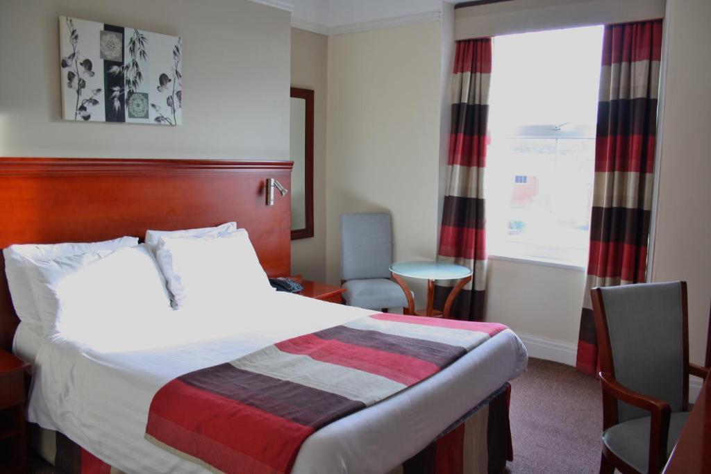 Kensington Hotel Ландъндо Екстериор снимка