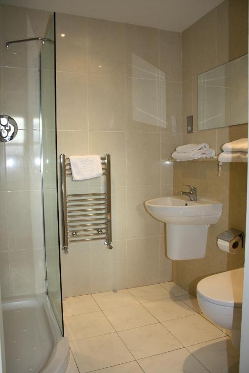 Kensington Hotel Ландъндо Екстериор снимка